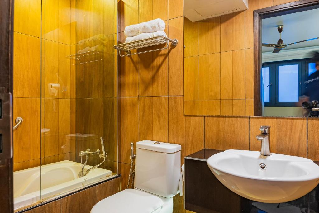 Beach Front Suite bathroom
