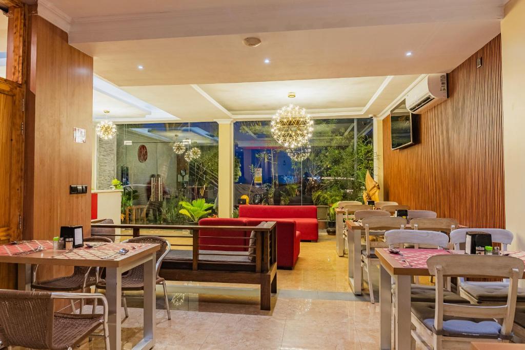 Indoor restaurant at Coral Grand