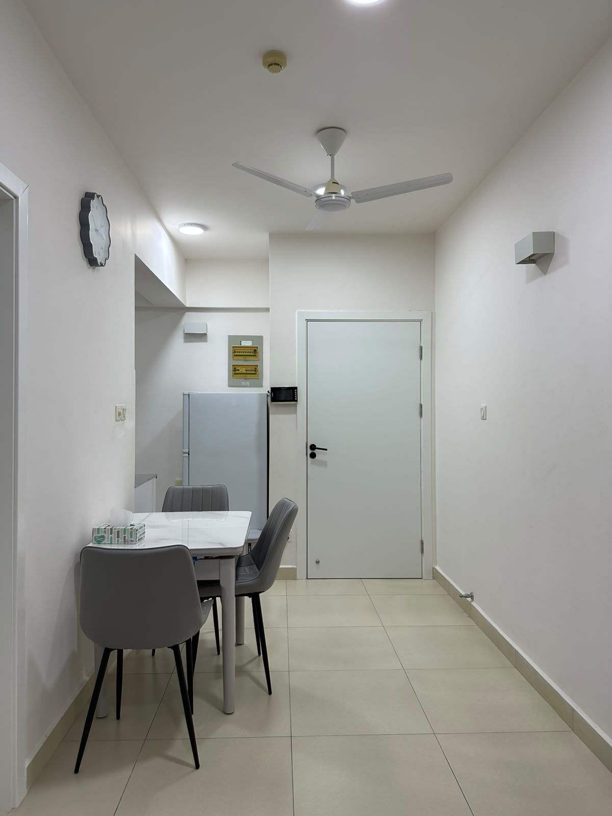 A118 dining and entry area